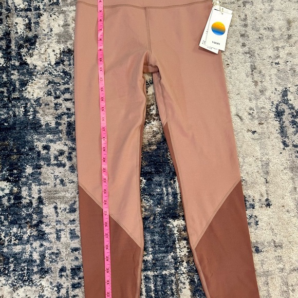 Vuori Women's CB Studio Yoga Leggings Color Light Terracota Size Medium NEW - Picture 5 of 11